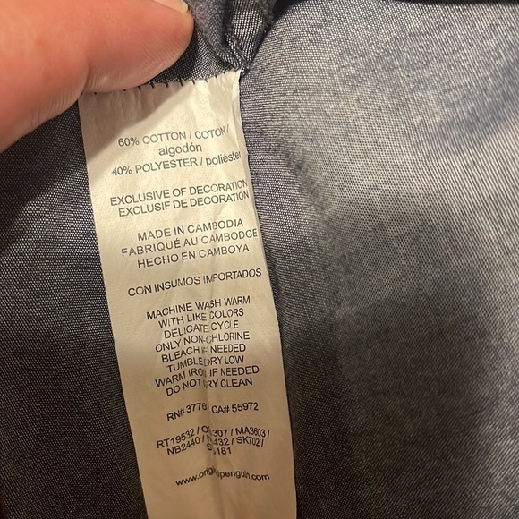 T-shirt penguin size large in very nice condition. No rips no holes no stains. - Picture 5 of 5